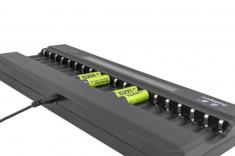 OXE Nabíječka baterií AA na 20 ks, s displejem