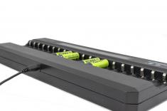 OXE Nabíječka baterií AA na 20 ks, s displejem